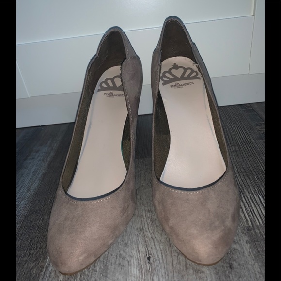 Fergalicious Nude Heels - Picture 1 of 5